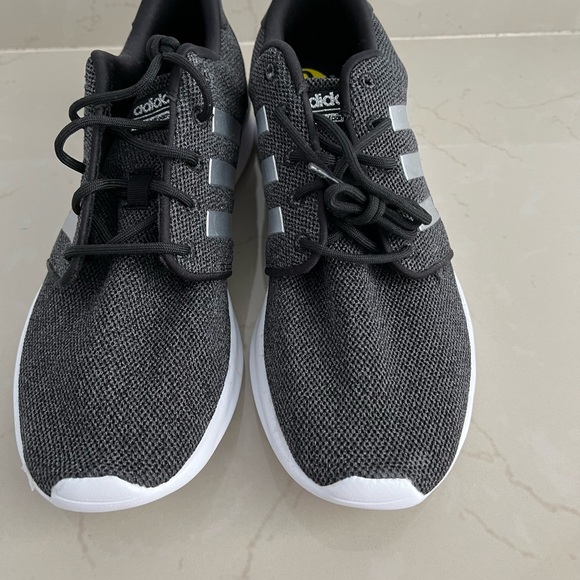 Adidas shoes - Picture 3 of 4